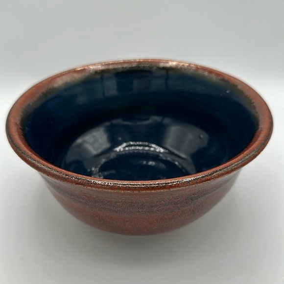 Signed glazed pottery serving bowl - Picture 1 of 5